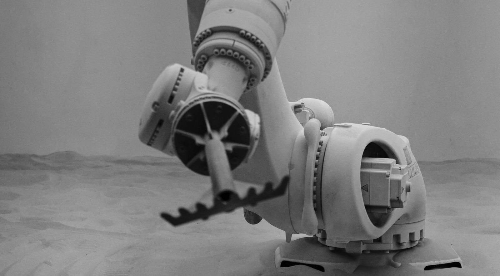 Industrial robotic arm operating autonomously